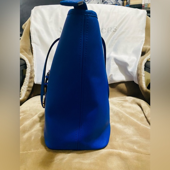 Michael Kors Large Jet Set Bag/Tote in Cobalt Blue. EUC. Original dust bag. - Picture 4 of 15
